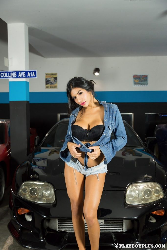 Latina Hottie Naara Da Silva Ferreyra Shows Her Big Tits in a Parking Lot gallery, pic 23