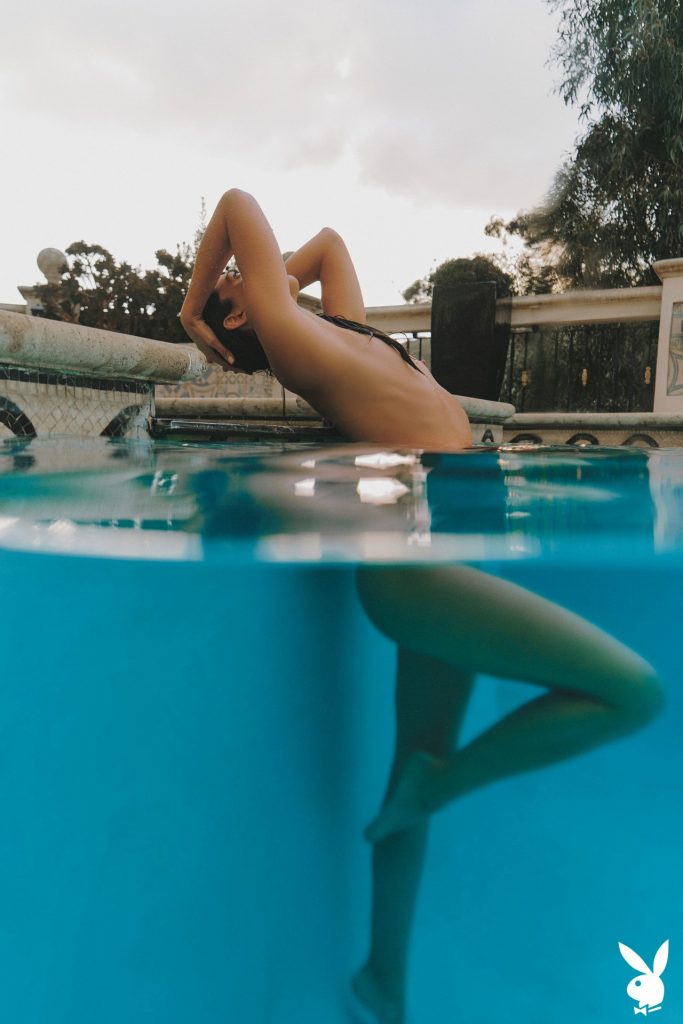 Nude Brett Barletta Enjoying Skinny Dipping and Teasing the Camera Too gallery, pic 2
