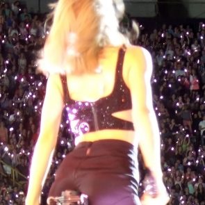 Taylor Swift ass 01