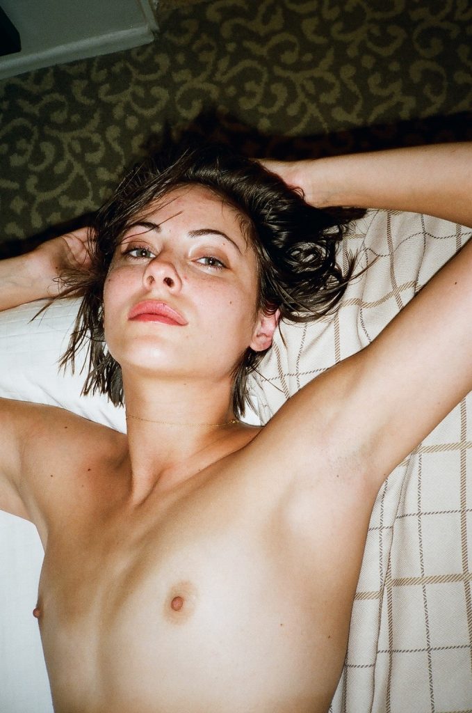 Shameless Hottie Willa Holland Showing Her Nude Body and Hairy Pussy Too gallery, pic 7