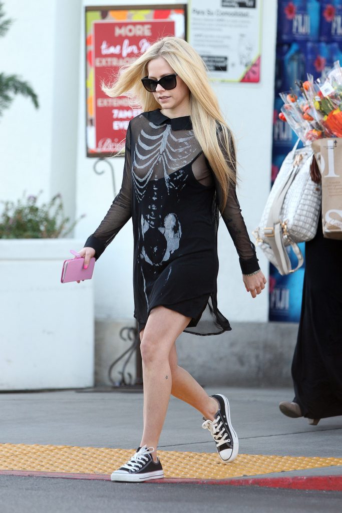 Pop Punk Princess Avril Lavigne Accidentally Exposing Her Nipple in a See-Through Outfit gallery, pic 2