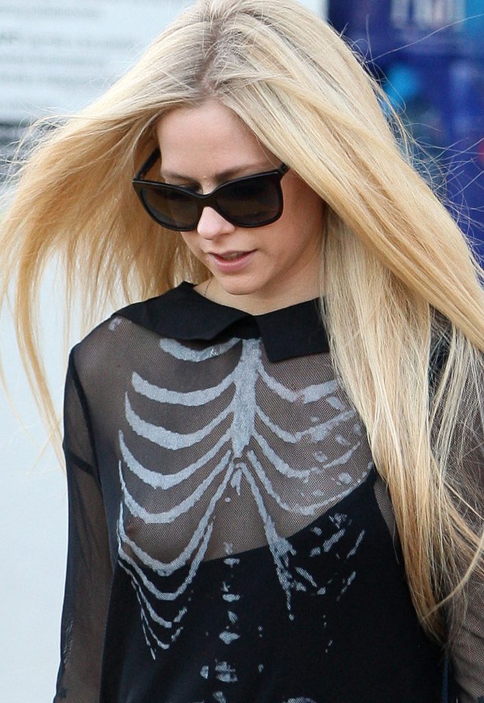 Pop Punk Princess Avril Lavigne Accidentally Exposing Her Nipple in a See-Through Outfit gallery, pic 8