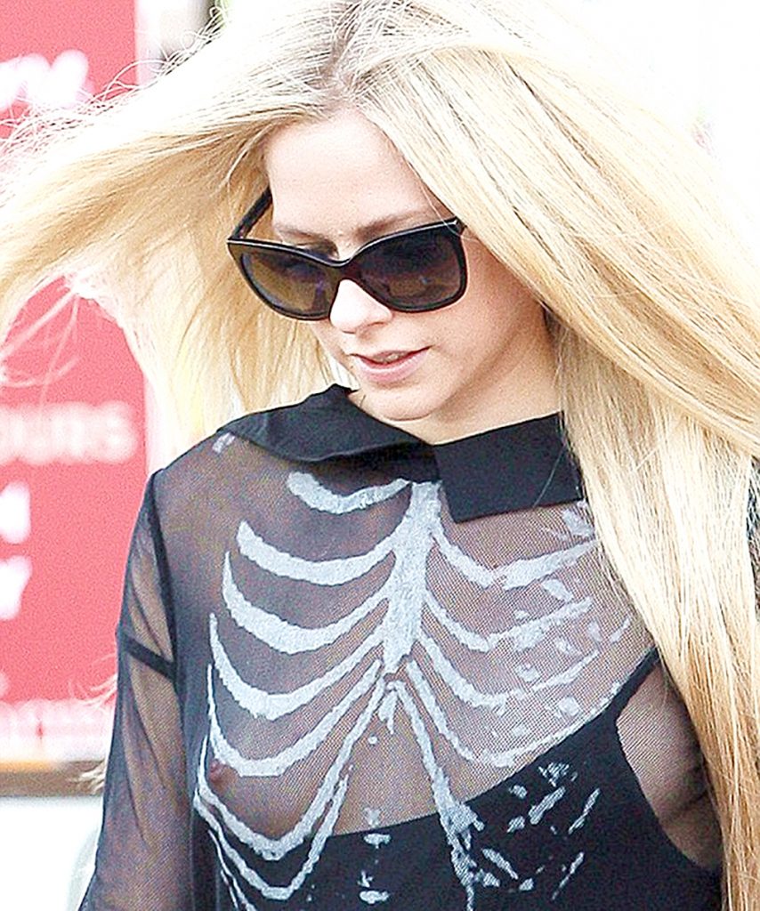 Pop Punk Princess Avril Lavigne Accidentally Exposing Her Nipple in a See-Through Outfit gallery, pic 9