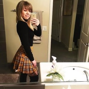 Jennette Mccurdy mirror selfie