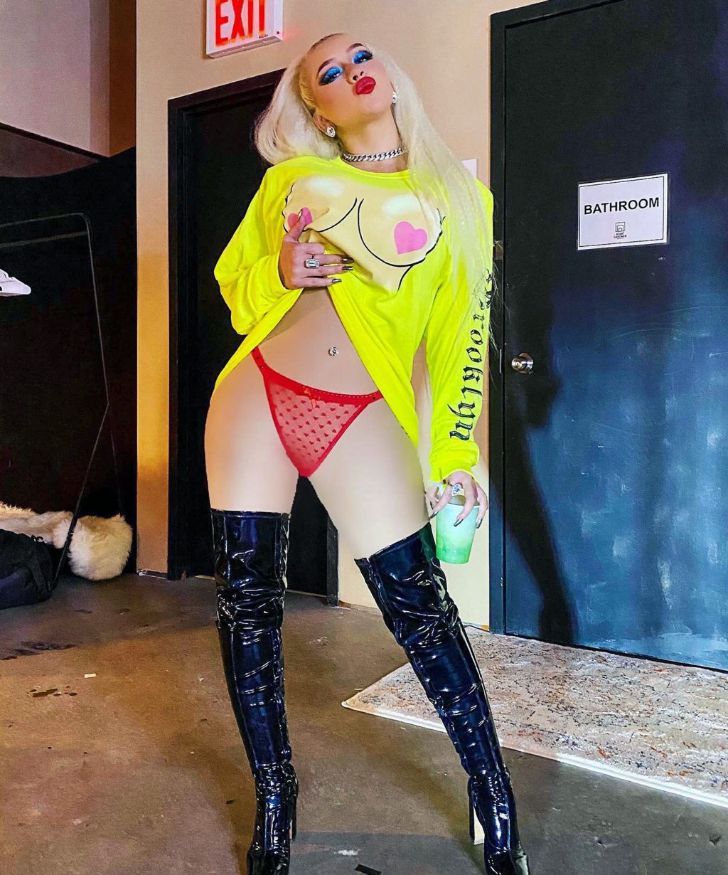 Christina Aguilera naked hot ass pussy tits boyfrind topless bikini feet new ScandalPost 31