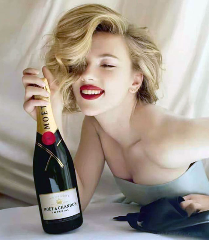 Scarlett Johansson nude bikini cleavage hot