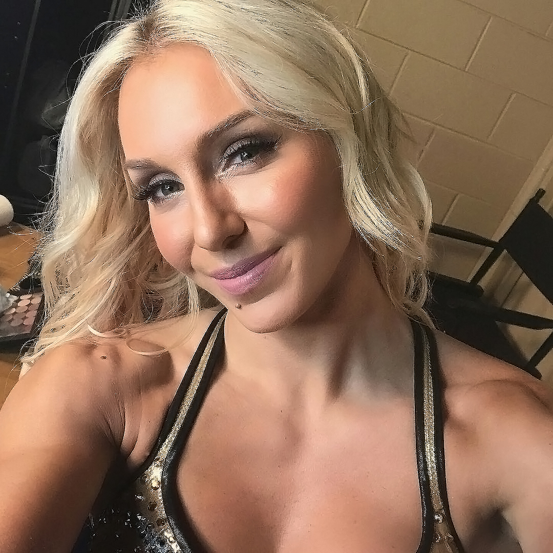 Charlotte Flair selfie solo