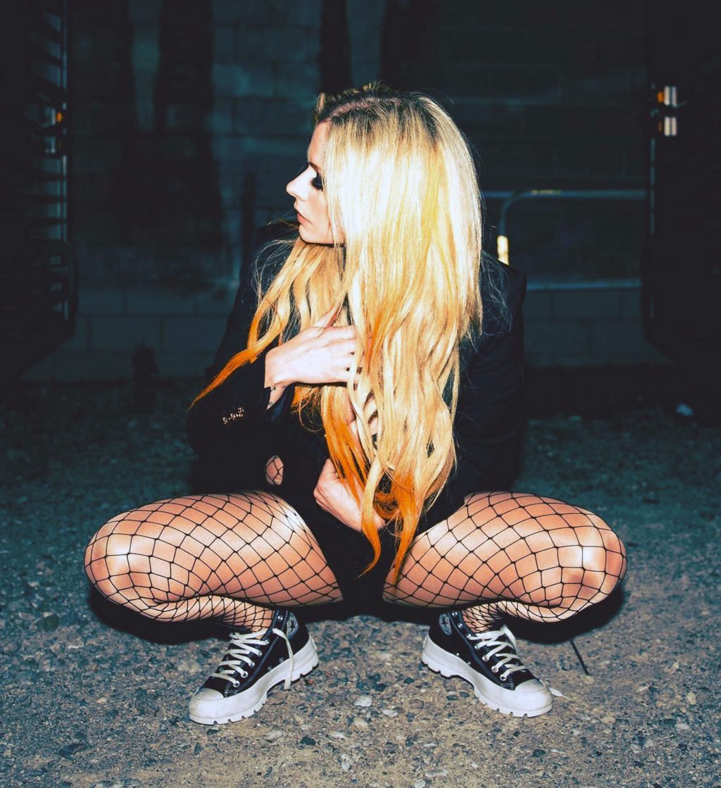 Avril Lavigne nude feet tits topless ScandalPost 3 1024x1119 optimized