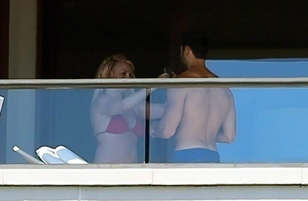 Britney Spears nude topless sexy hot naked cleavage bikini24 1024x669 optimized