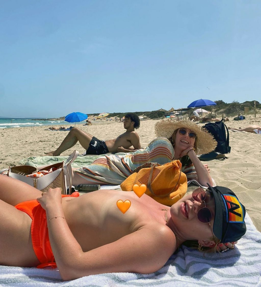 Florence Pugh naked sextape bikini feet tits pussy ass topless new beach ScandalPost 1 1024x1125 optimized