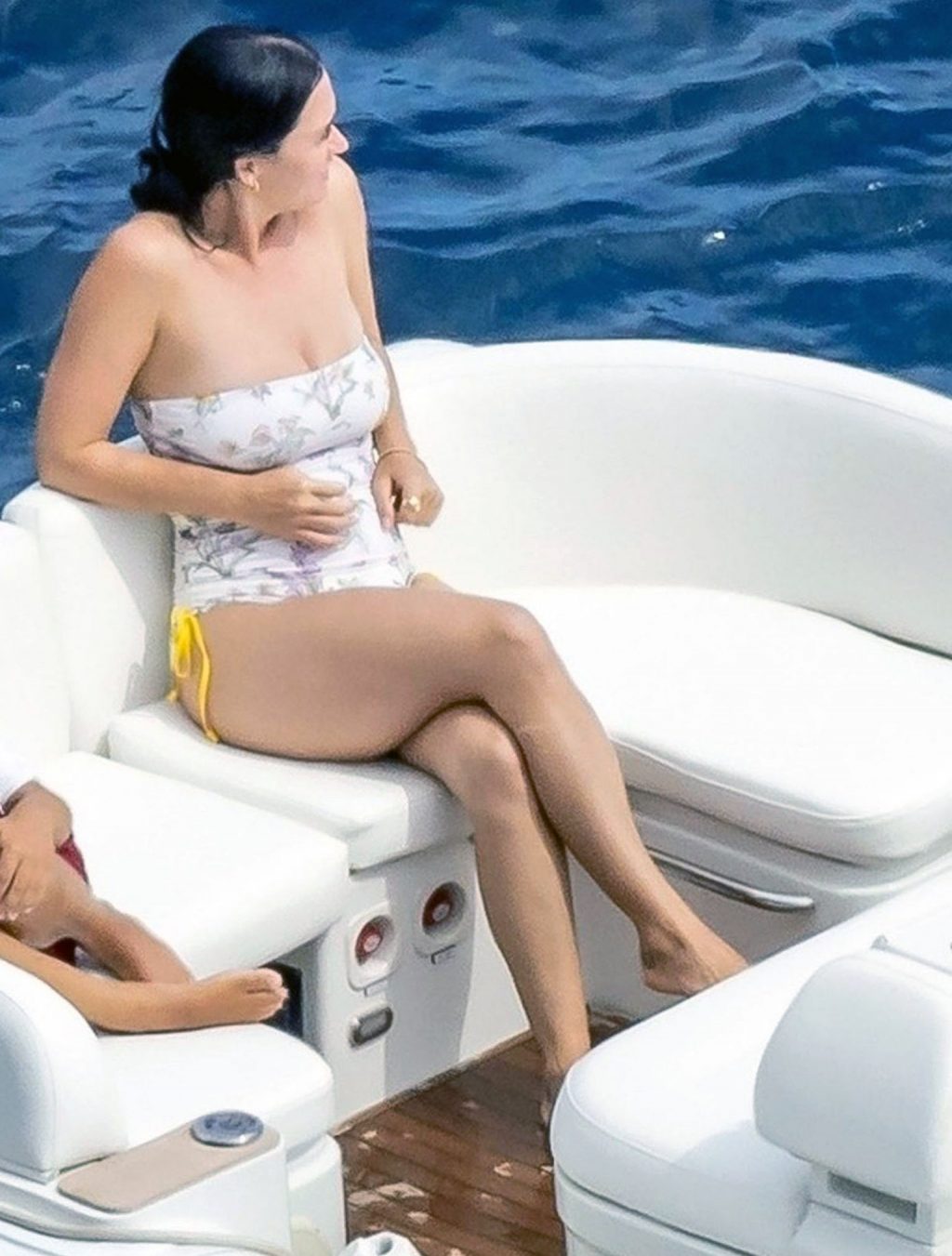 Katy Perry nude bikini sexy ass ScandalPost 3 1 1024x1351 optimized