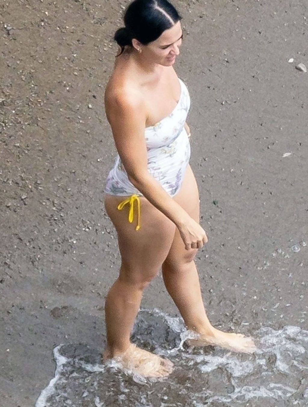 Katy Perry nude bikini sexy ass ScandalPost 7 1 1024x1351 optimized