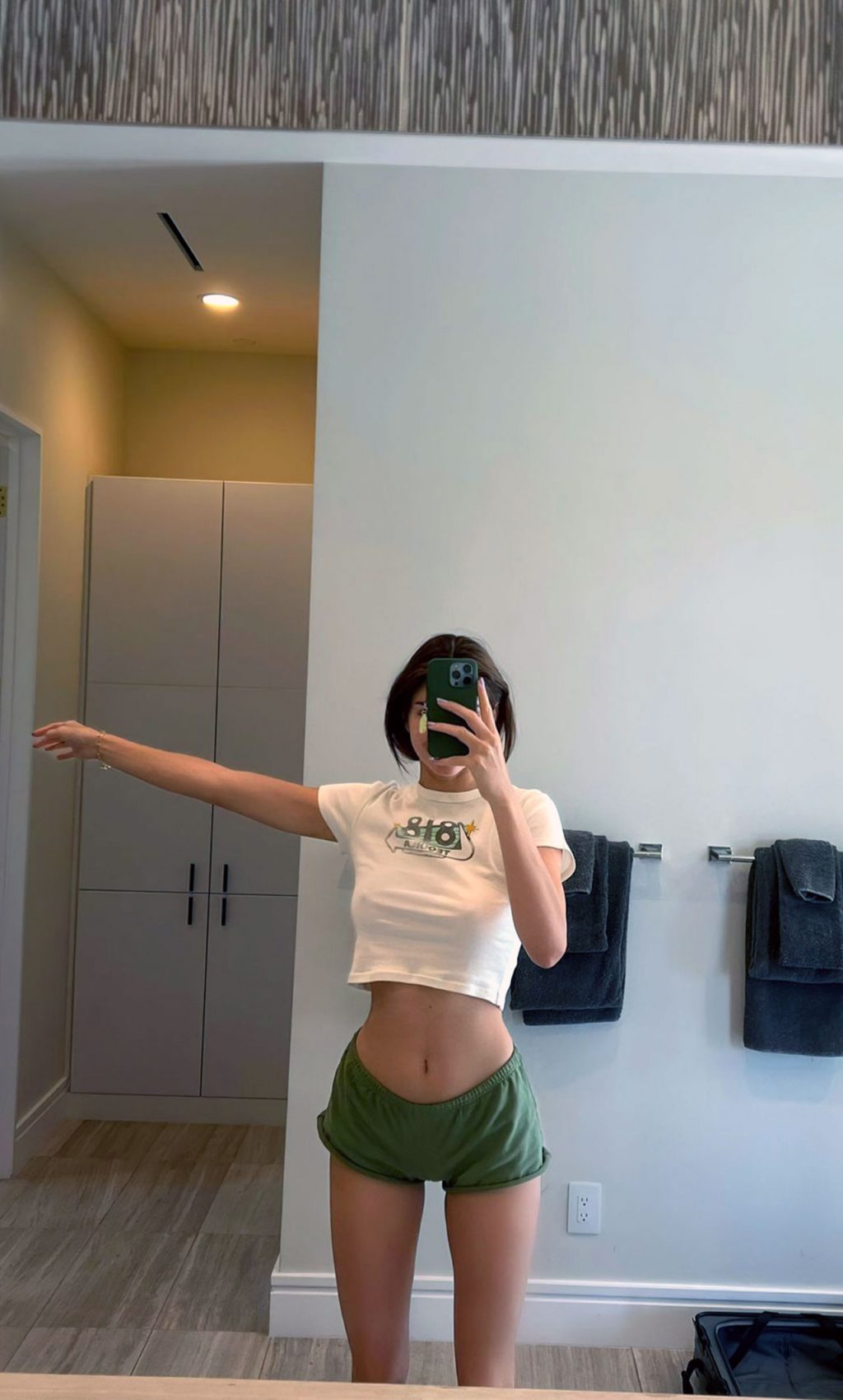 Kendall Jenner naked sextape ass tits pussy brunette mirror selfie insta ScandalPost 1024x1700 optimized