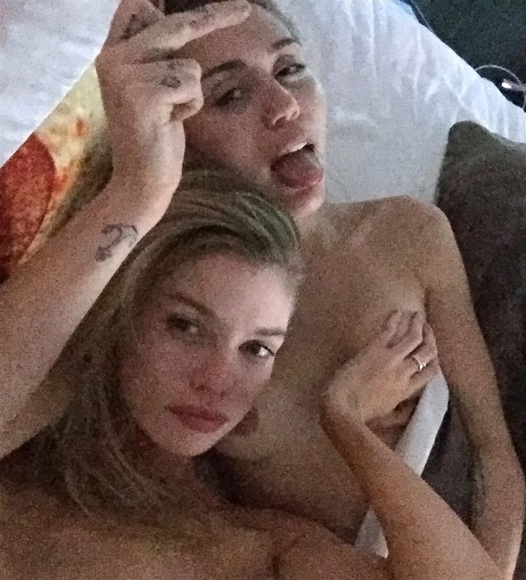Miley Cyrus leaked with girlfrien 01 1024x1129 optimized