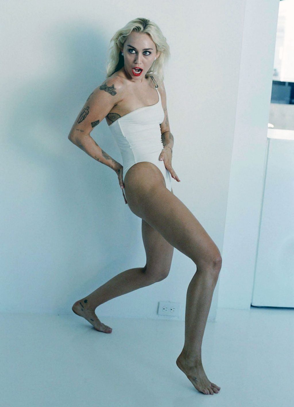 Miley Cyrus nude ass bikini sey sextape ScandalPost 9 1024x1416 optimized