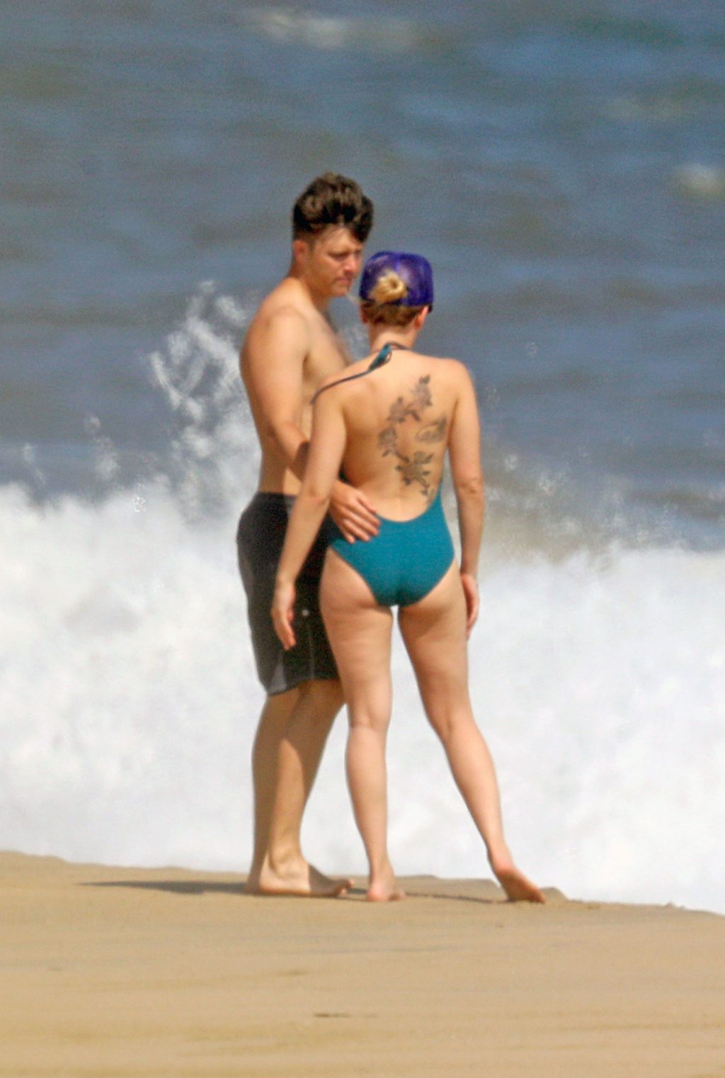 Scarlett Johansson nude bikini cleavage hot sexy22 1024x1521 optimized
