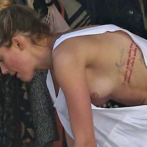 10 Amber Heard Nude Nip Slip 295x295 optimized