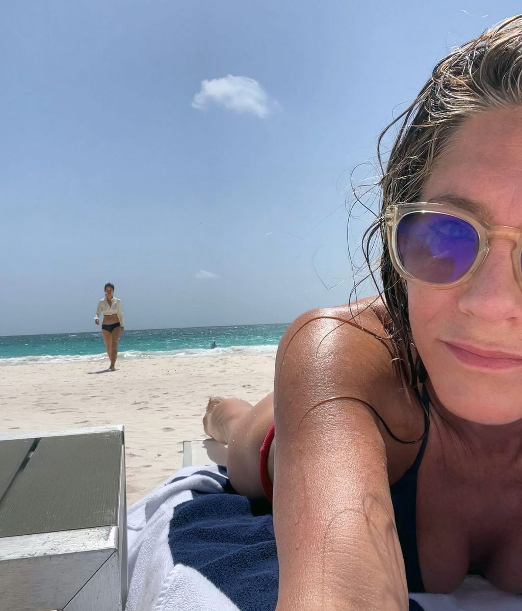 Jennifer Aniston nude ot tits bikini topless ScandalPost 1 1024x1199 optimized