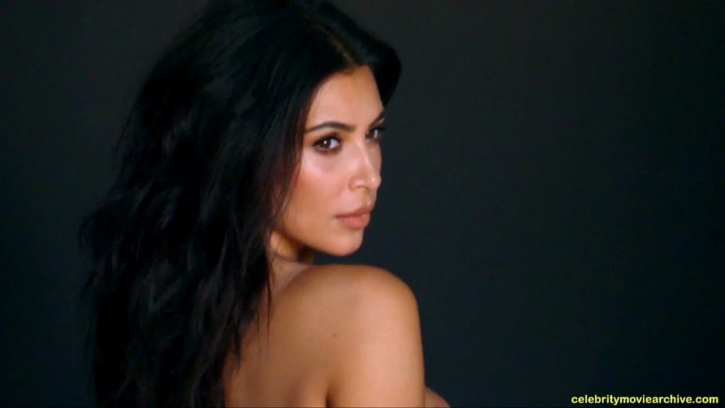 Kim Kardashian Keeping Up with the Kardashians S10E01 1 2 1024x576 optimized