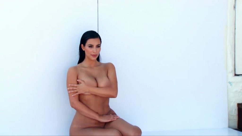 Kim Kardashian Keeping Up with the Kardashians S10E01 2 3 1024x576 optimized