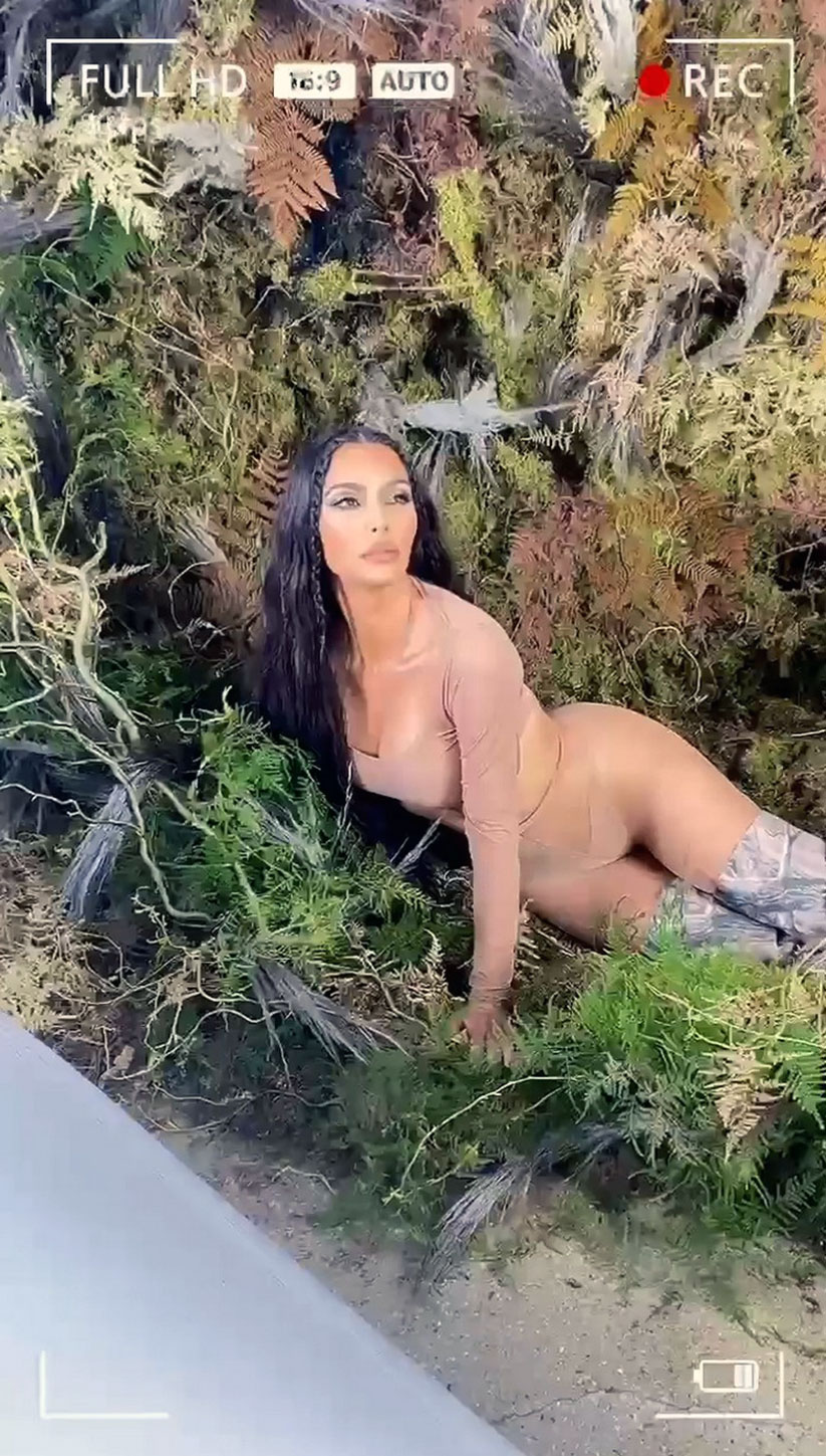 Kim Kardashian nude sexy topless hot naked bikini13 optimized