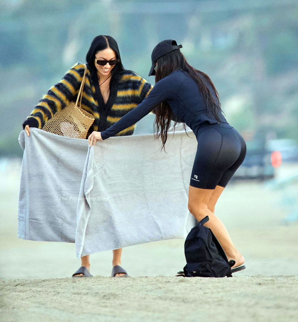 Kim Kardashian nude topless porn sexy bikini beach black ScandalPost 4 1024x1106 optimized
