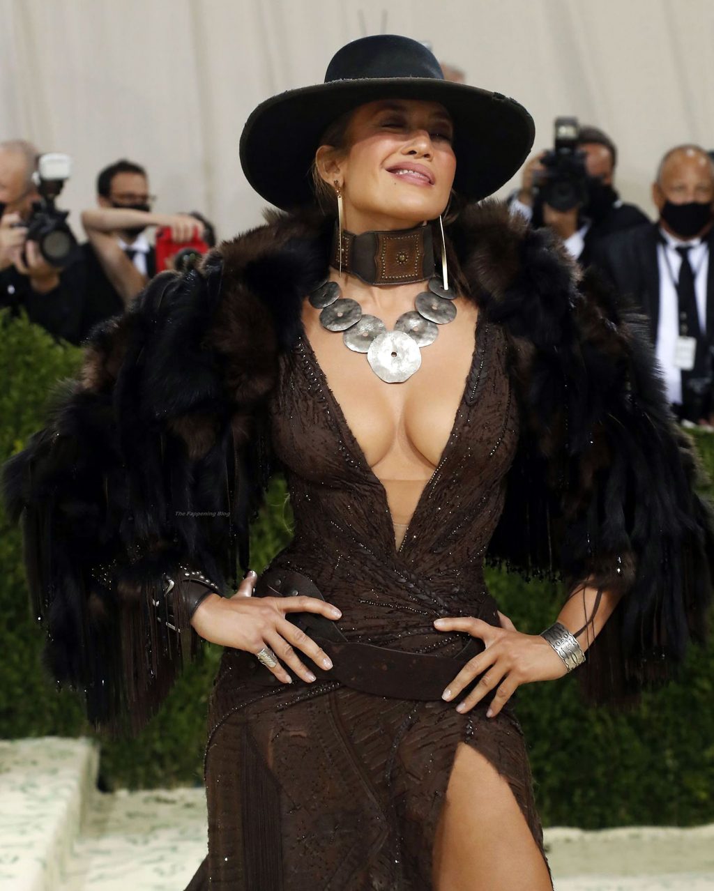 Jennifer Lopez nude sexytopless bikini porn met ScandalPost 3 1024x1278 optimized