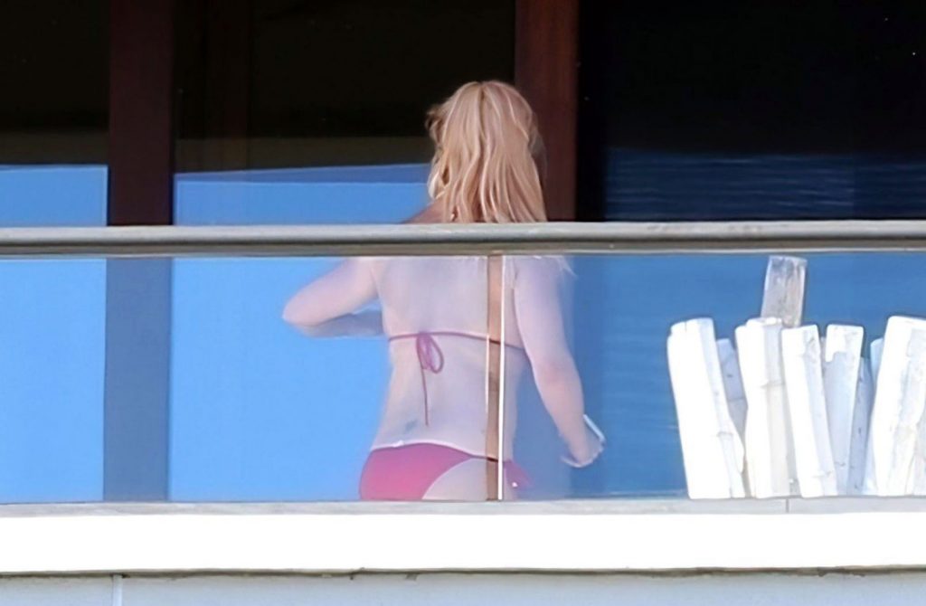 Britney Spears nude topless sexy hot naked cleavage bikini25 1024x670 optimized
